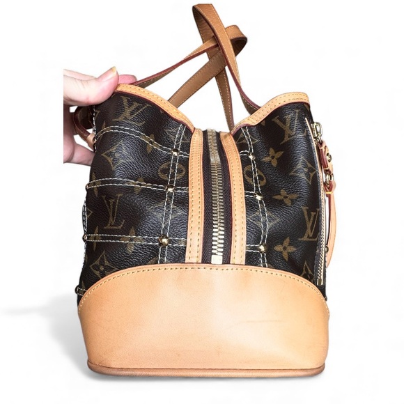 VINTAGE LOUIS VUITTON Limited Edition Riveting Signature Monogram Tote 2007 - Picture 5 of 16